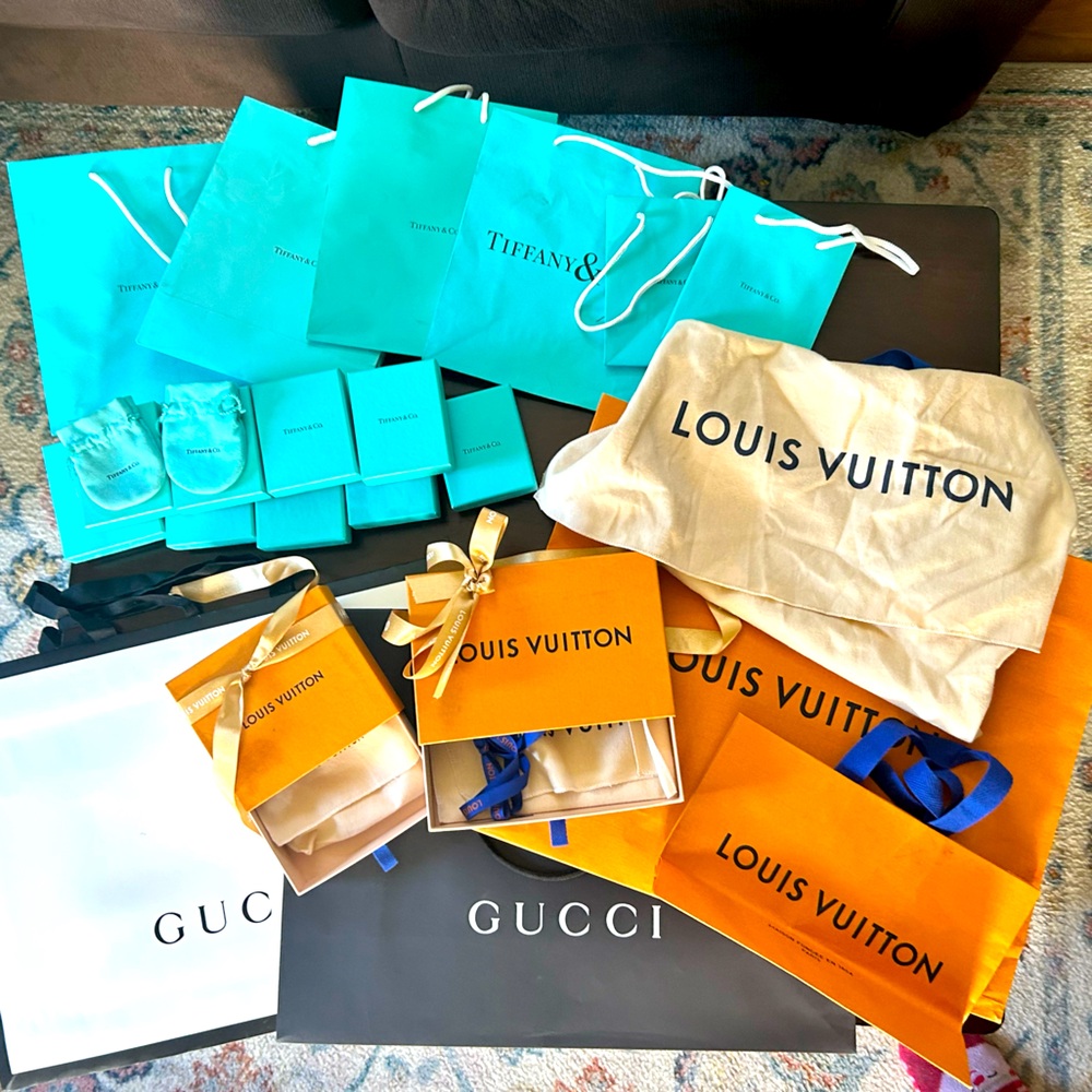 Lot Louis Vuitton Gucci Tiffany’s Paper Shopping Bags and Ribbons